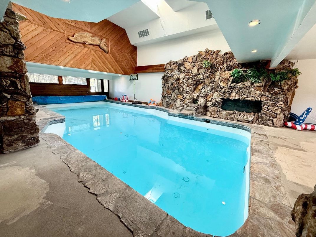 Interior, Pool, Recessed Lighting