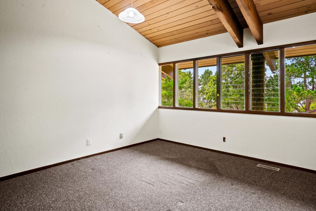 Empty room, Interior, Wooden Beams, Wooden Ceilings