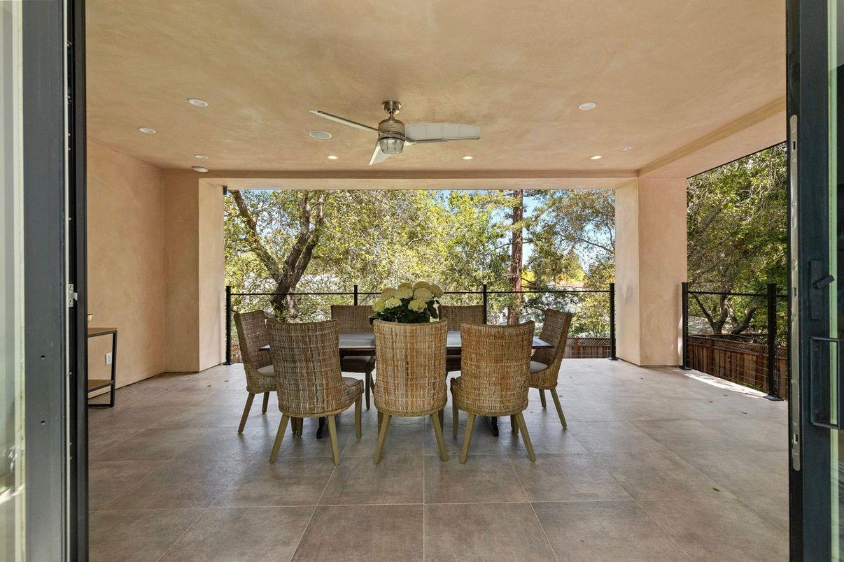 Dining room, Interior, Recessed Lighting