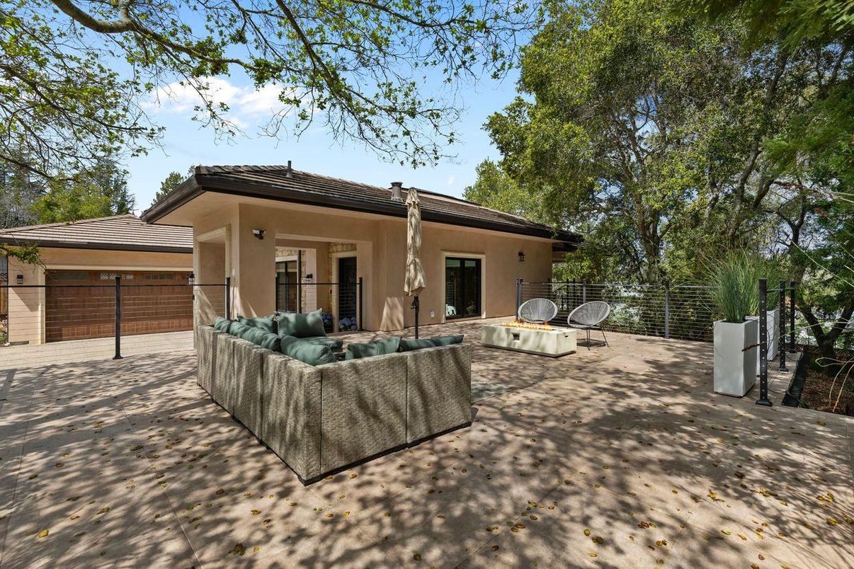 Detached Garage, Exterior