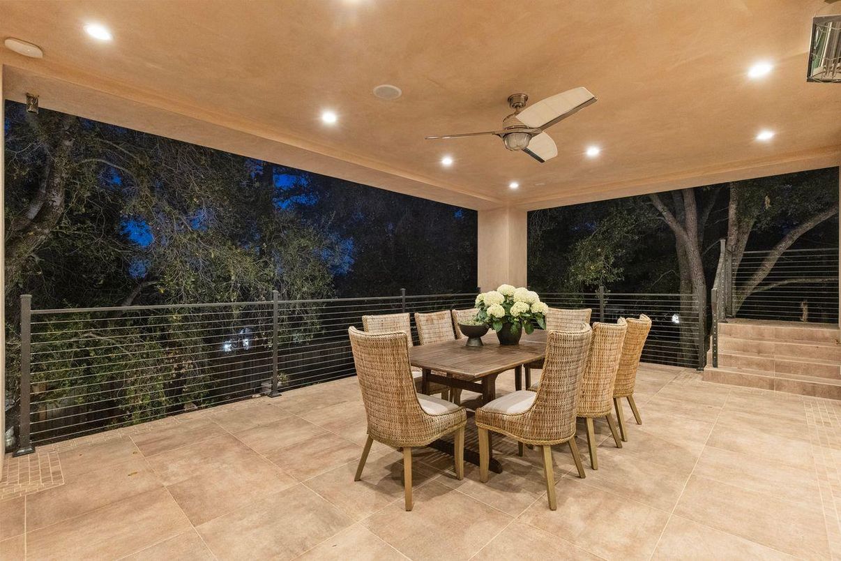 Dining room, Interior, Recessed Lighting