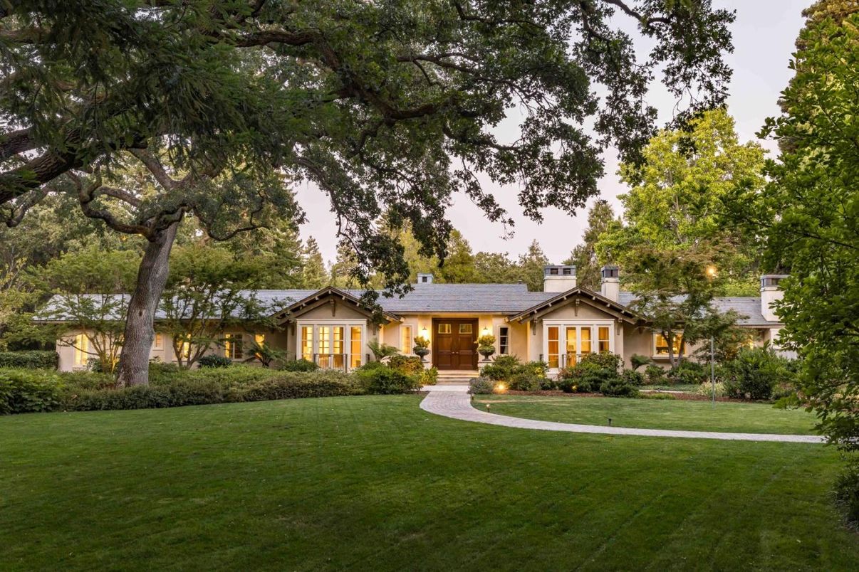 Backyard, Exterior, Facade, Ranch