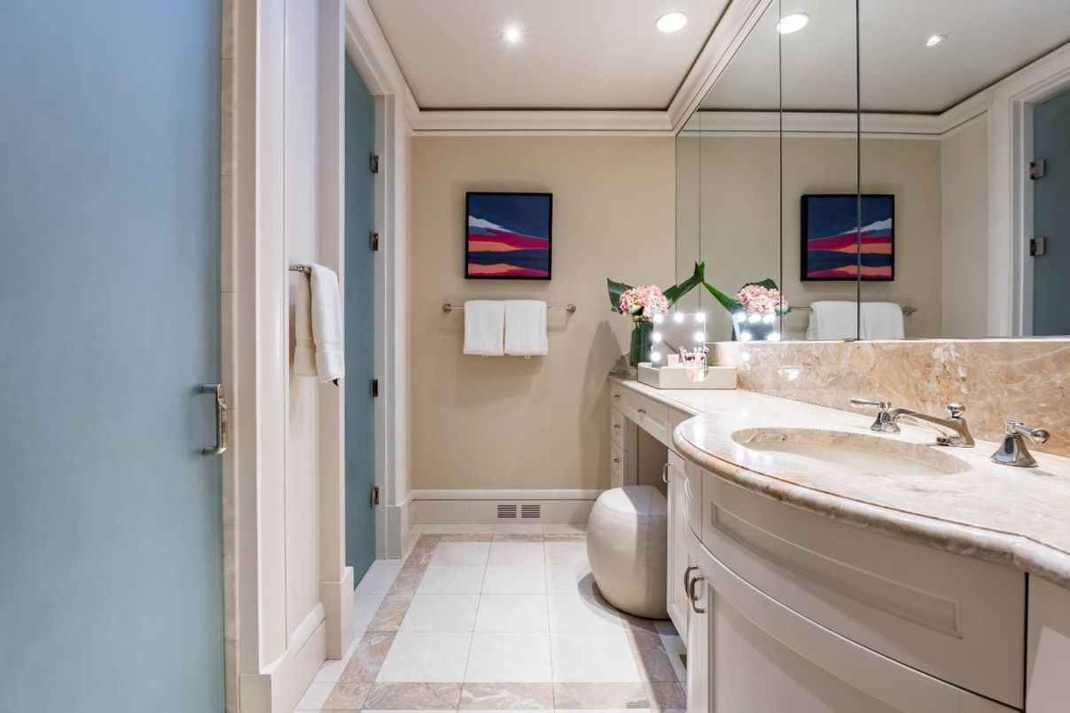 Bathroom, Interior, Recessed Lighting