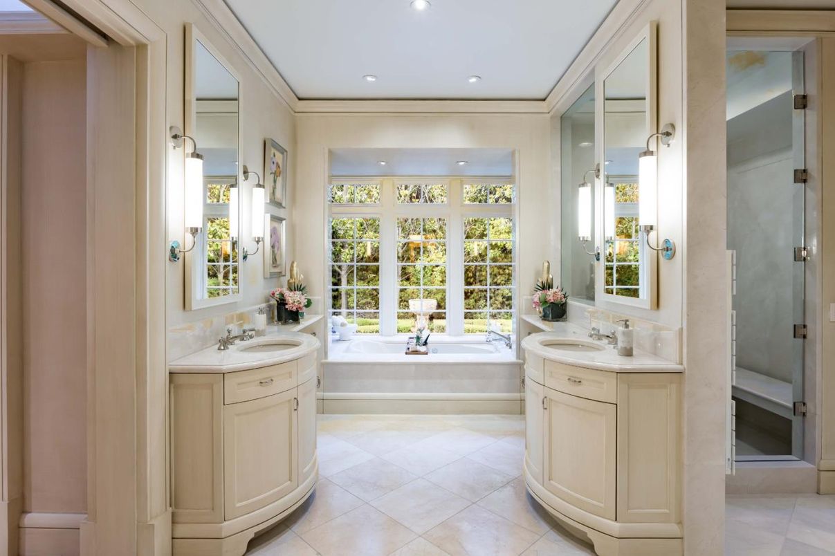 Bathroom, Dual Sink Vanities, Interior, Recessed Lighting