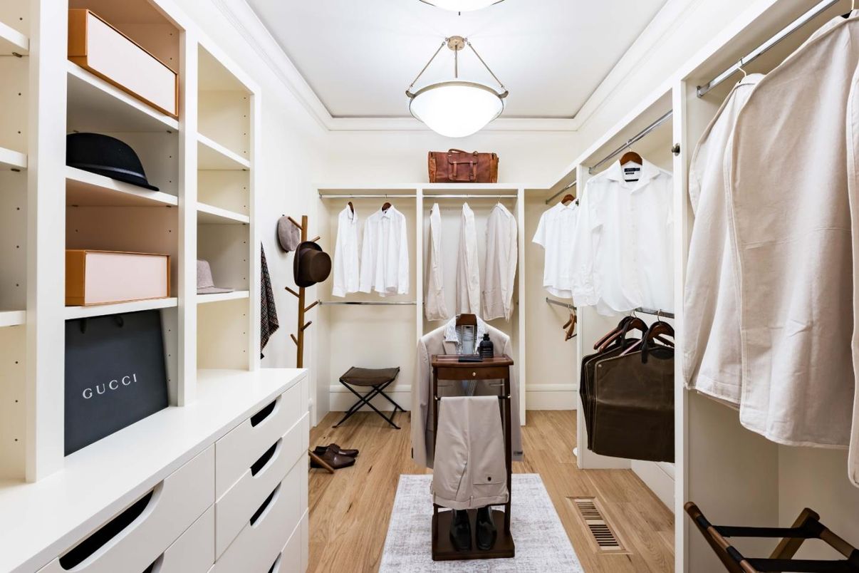 Interior, Pendant Lights, Walk-in Closets, Wood Texture Flooring