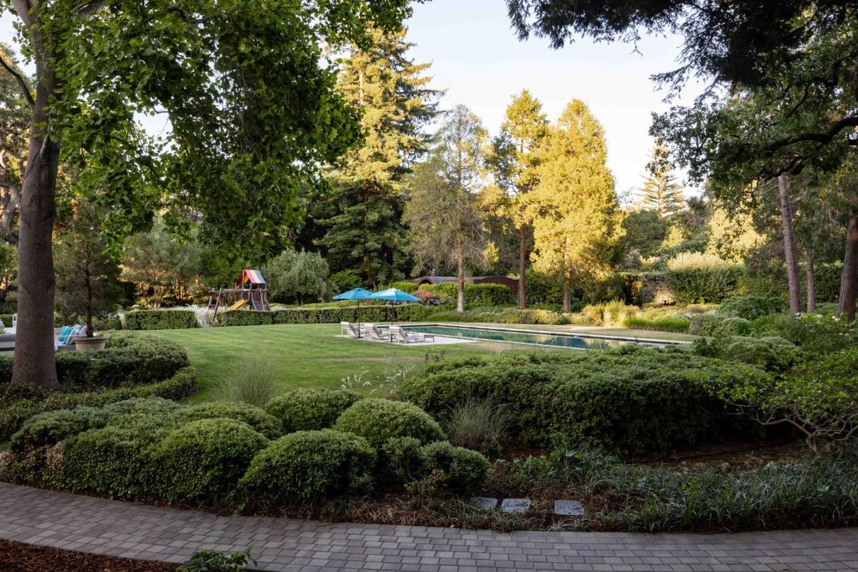 Exterior, Playground, Pool