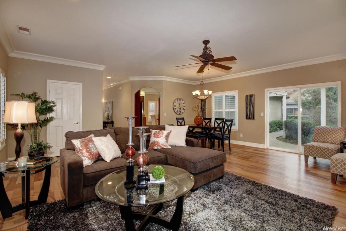 Chandelier, Dining room, Interior, Living room, Recessed Lighting, Wood Texture Flooring