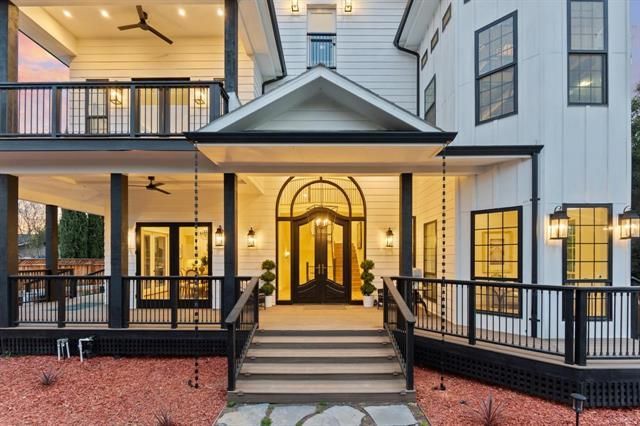 Exterior, Facade, None