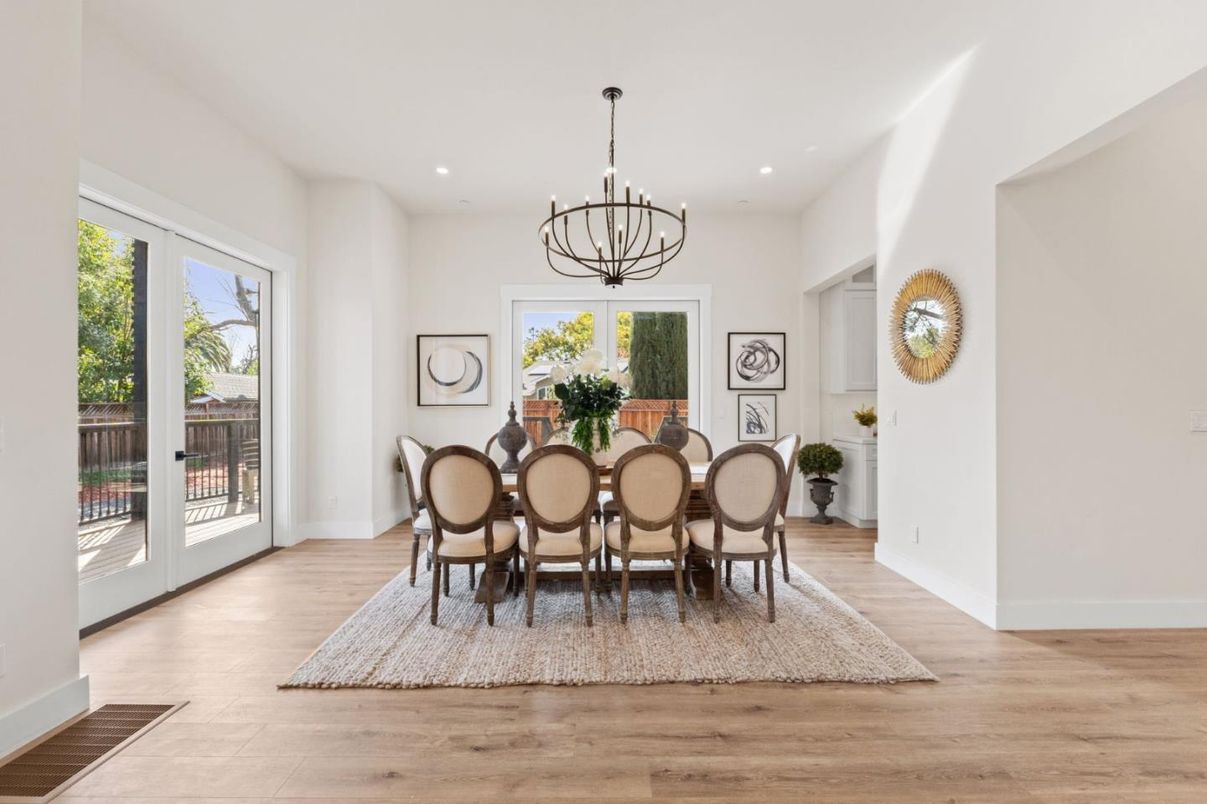 Chandelier, Dining room, Interior, Recessed Lighting, Wood Texture Flooring