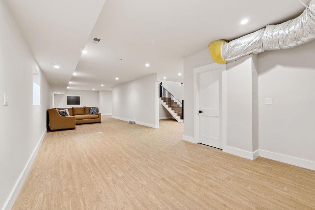 Interior, Recessed Lighting, Wood Texture Flooring