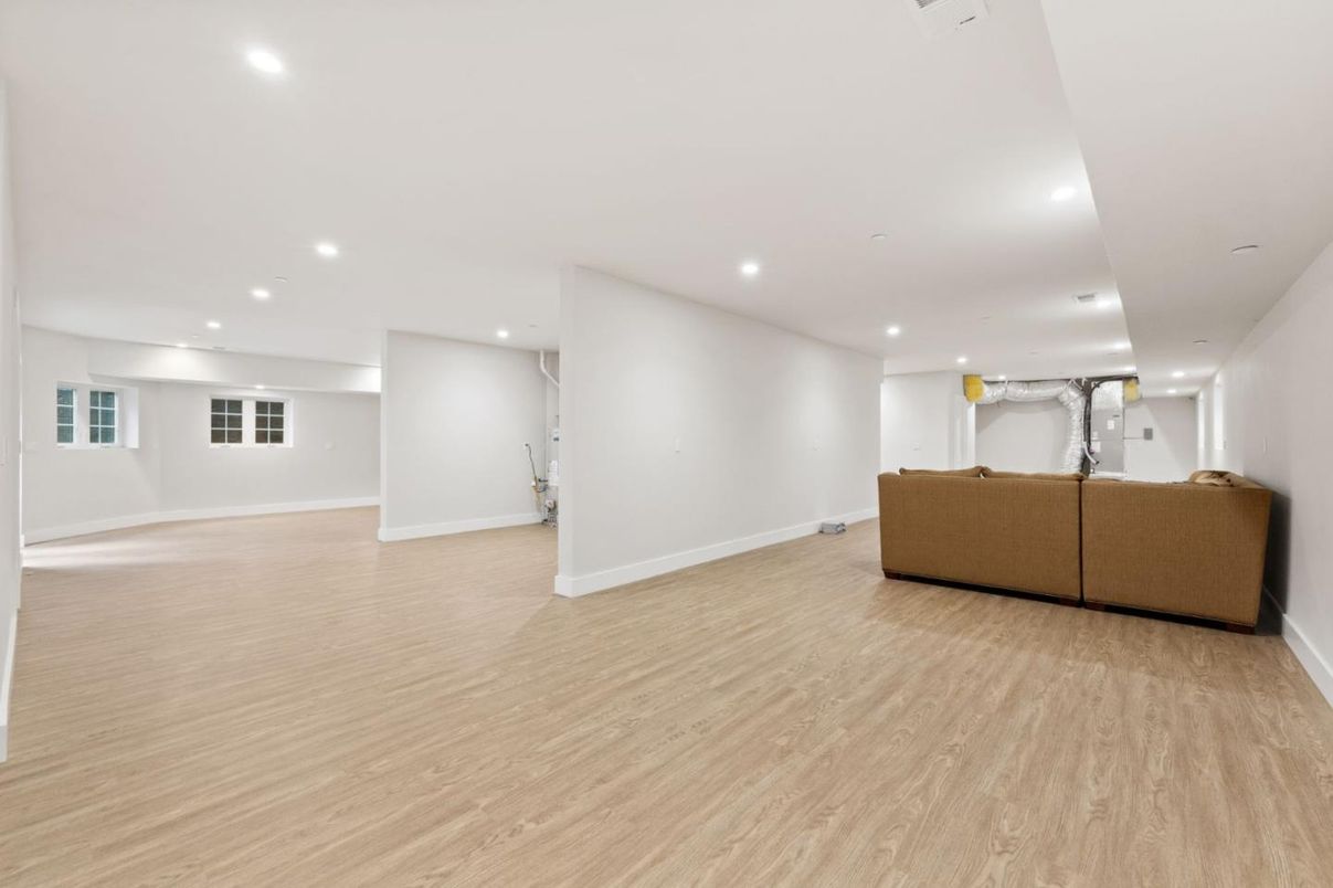 Interior, Recessed Lighting, Wood Texture Flooring