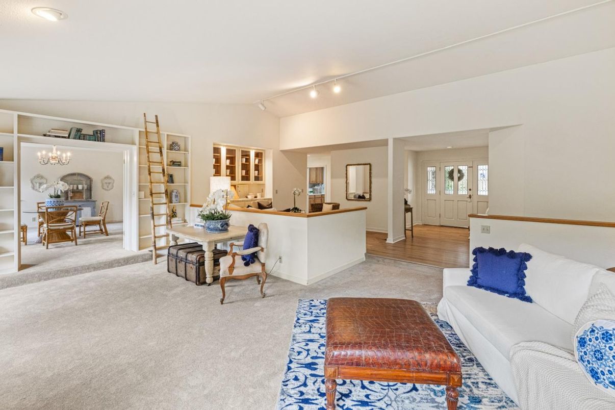 Chandelier, Dining room, Interior, Kitchen, Living room, Wood Texture Flooring