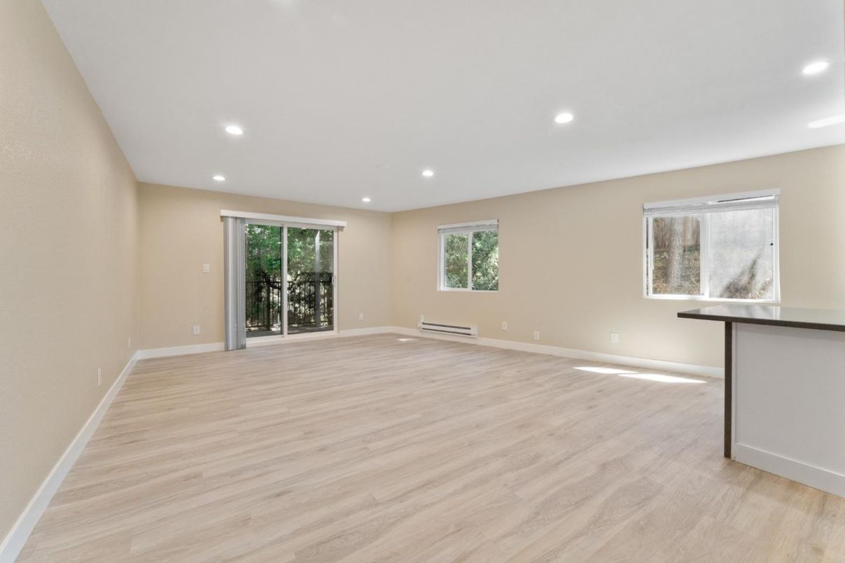 Empty room, Interior, Recessed Lighting, Wood Texture Flooring