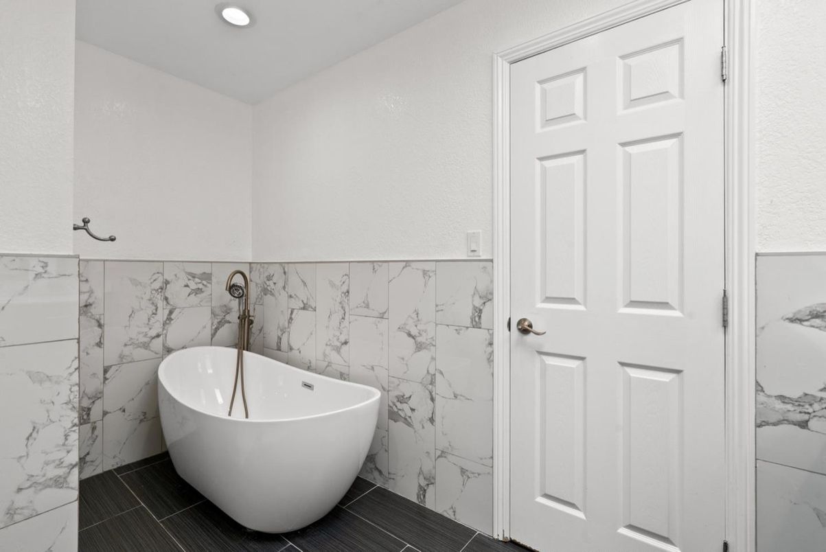 Bathroom, Free Standing Baths, Interior, Marble Walls, Recessed Lighting