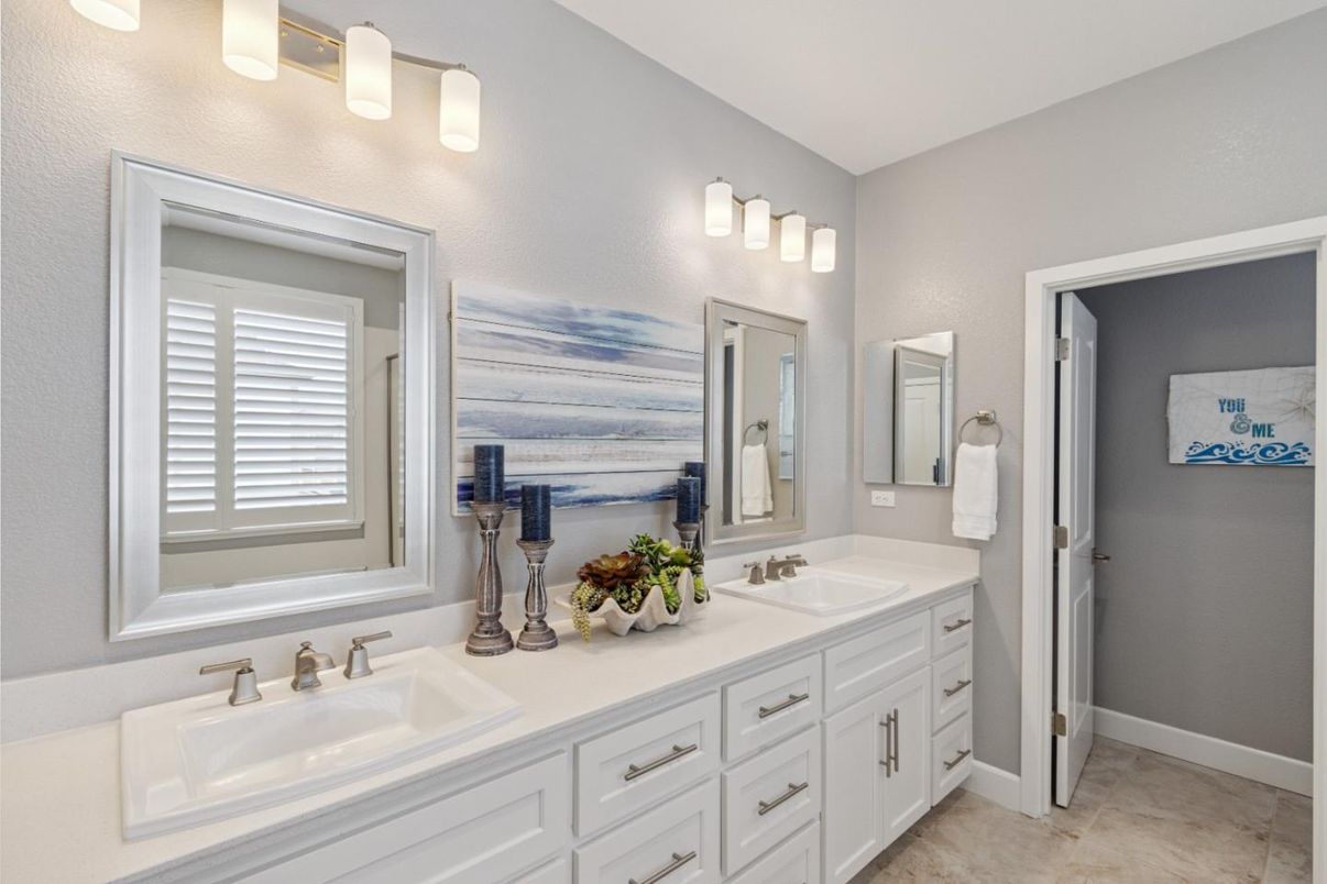 Bathroom, Dual Sink Vanities, Interior