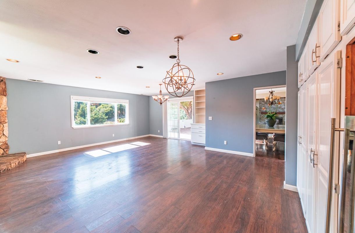 Chandelier, Empty room, Interior, Recessed Lighting, Wood Texture Flooring