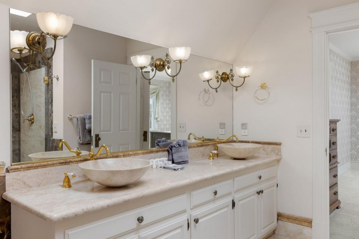 Bathroom, Dual Sink Vanities, Interior
