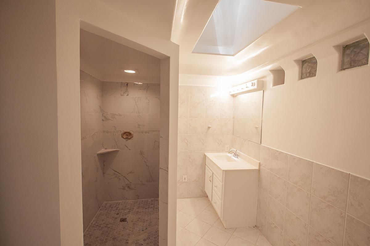 Bathroom, Interior, Marble Walls, Recessed Lighting
