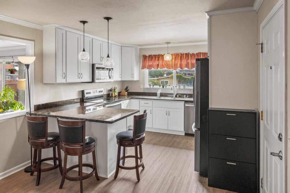 Interior, Kitchen, Pendant Lights, Wood Texture Flooring