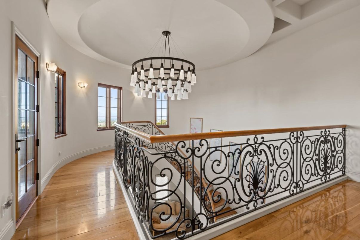 Interior, Pendant Lights, Wood Texture Flooring