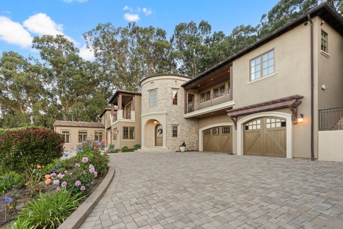 Attached, Exterior, Facade, Mediterranean