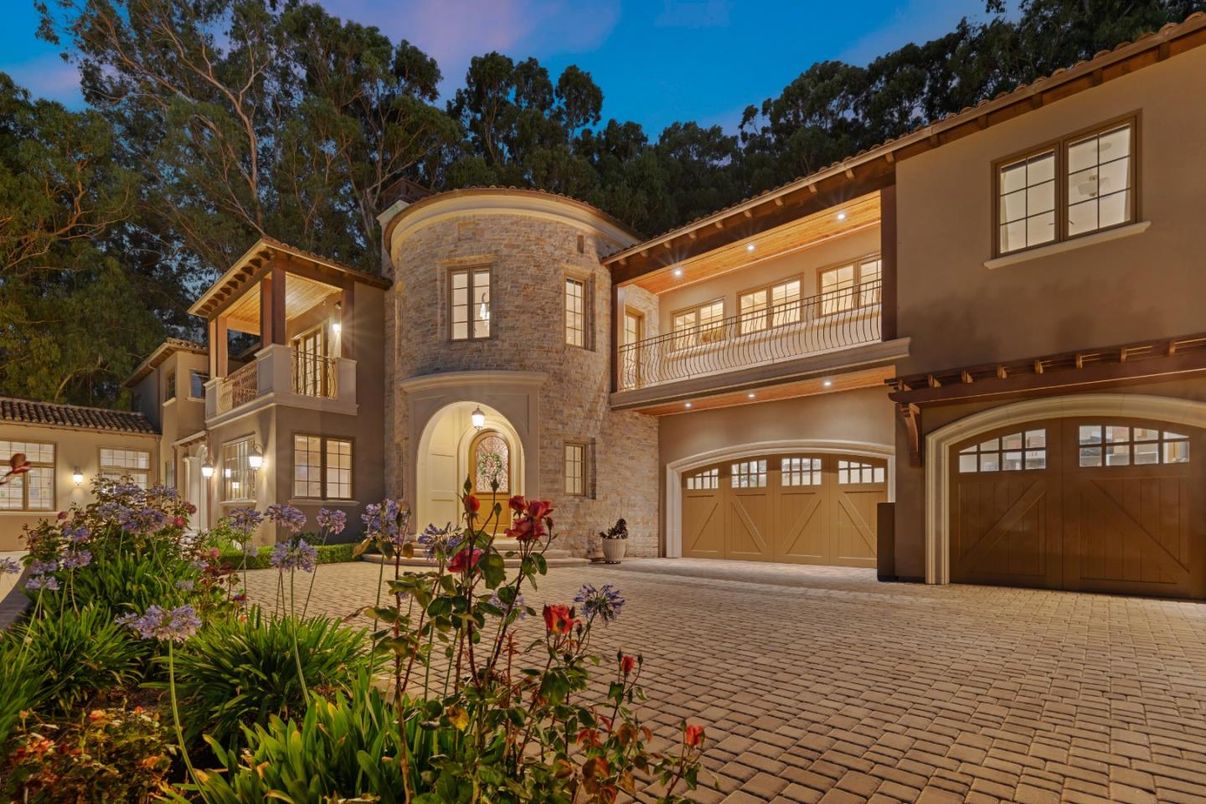 Attached, Exterior, Facade, Mediterranean