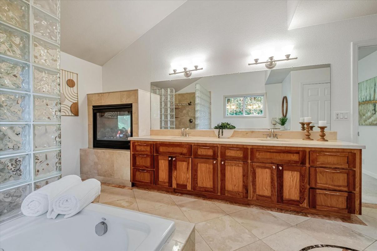 Bathroom, Dual Sink Vanities, Interior
