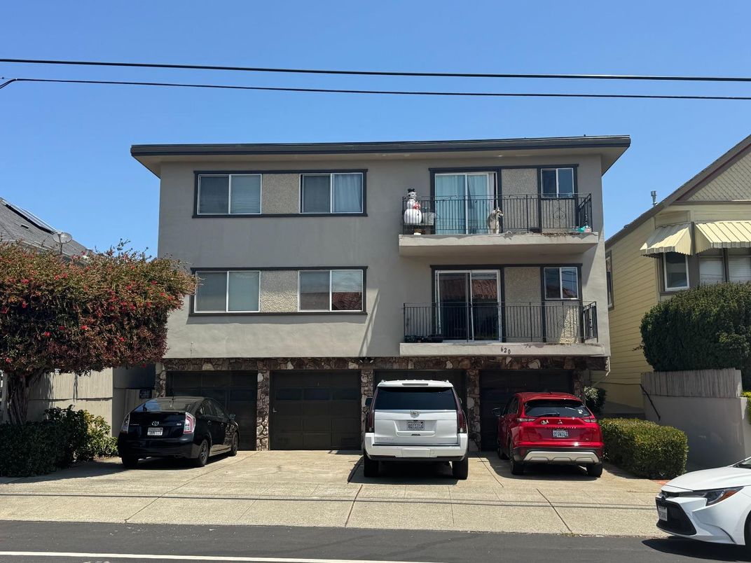 Exterior, Facade, Modern