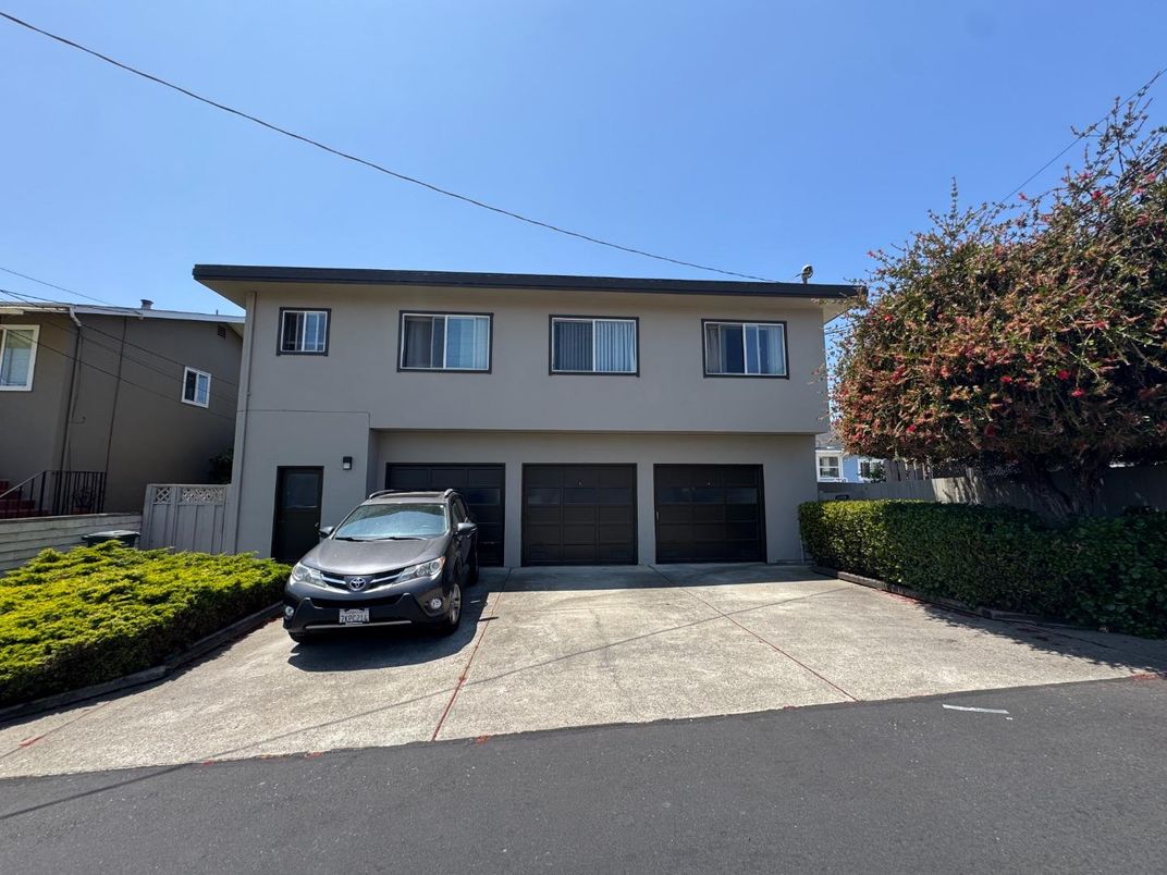 Attached, Exterior, Facade, Raised Ranch
