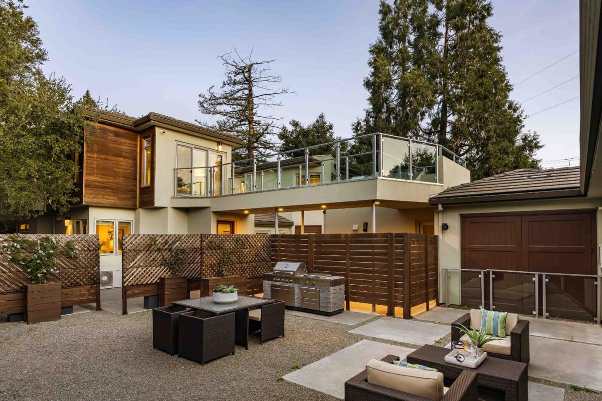 Exterior, Outdoor Kitchen