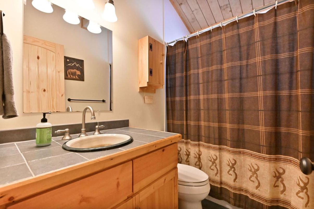 Bathroom, Interior, Tile Countertops