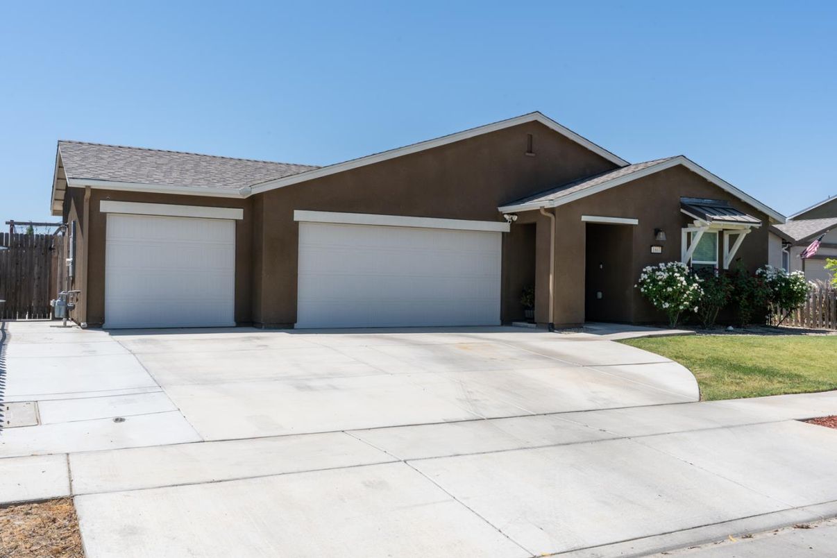 Attached, Exterior, Facade, American Craftsman
