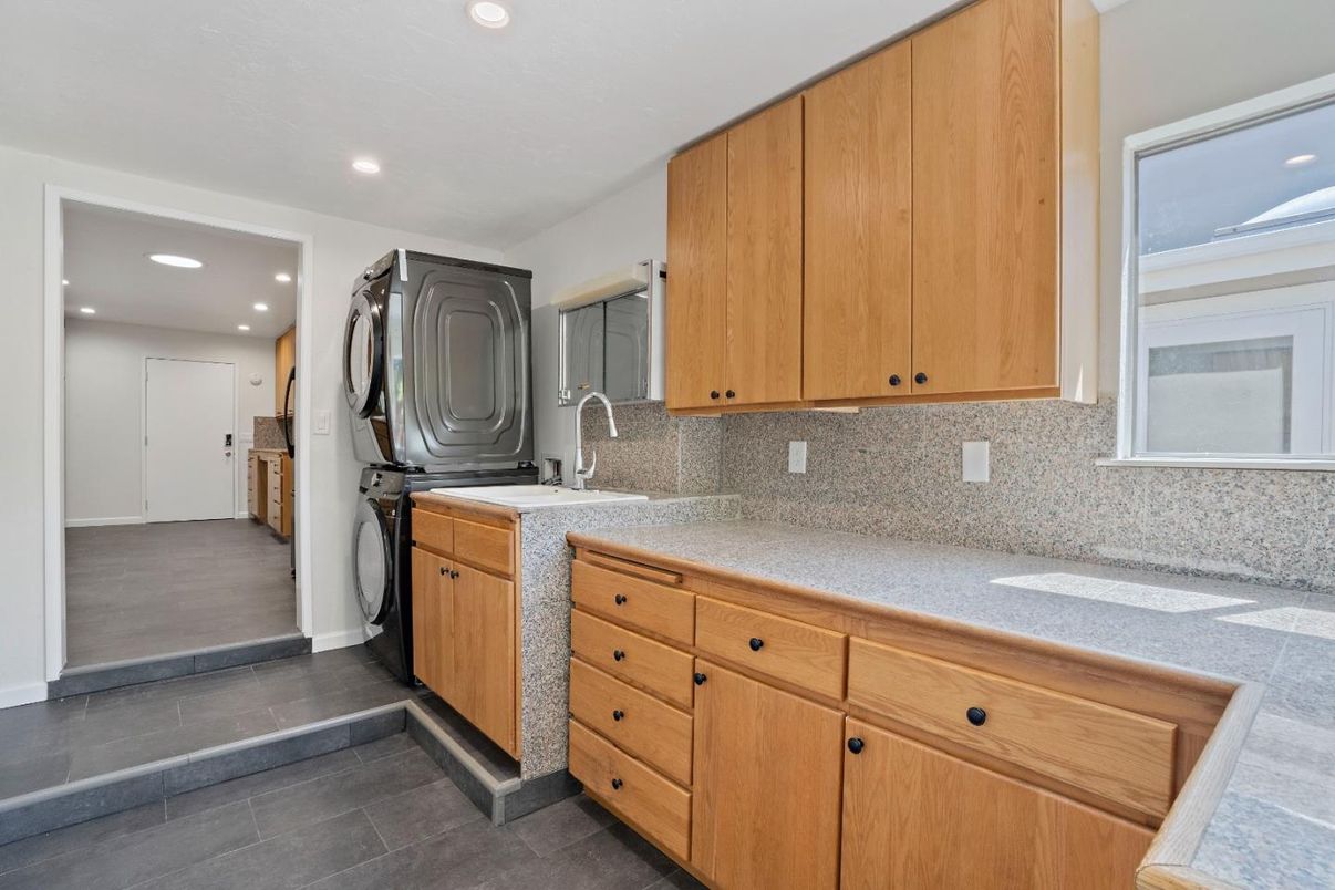 Interior, Kitchen, Recessed Lighting, Washer