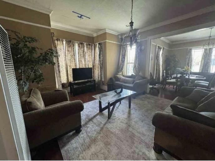 Chandelier, Dining room, Interior, Living room, Pendant Lights, Wood Texture Flooring