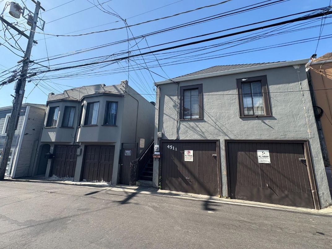 Attached, Exterior, Facade, Rowhouse