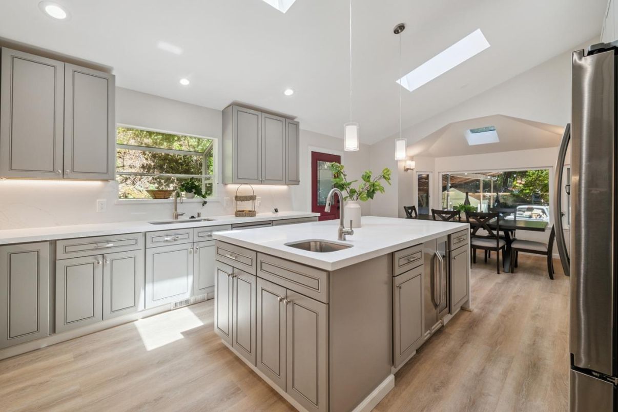 Dining room, Interior, Kitchen, Pendant Lights, Recessed Lighting, Wood Texture Flooring