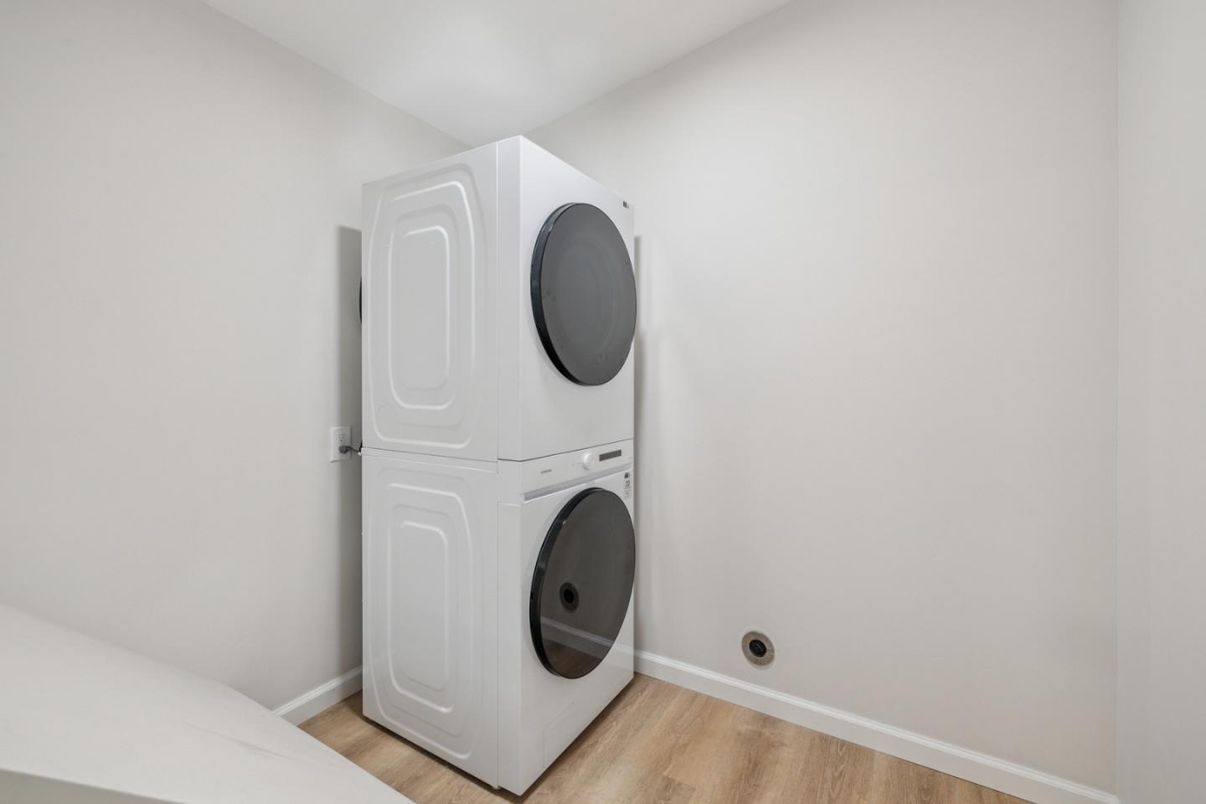 Interior, Utility Closets, Washer, Wood Texture Flooring