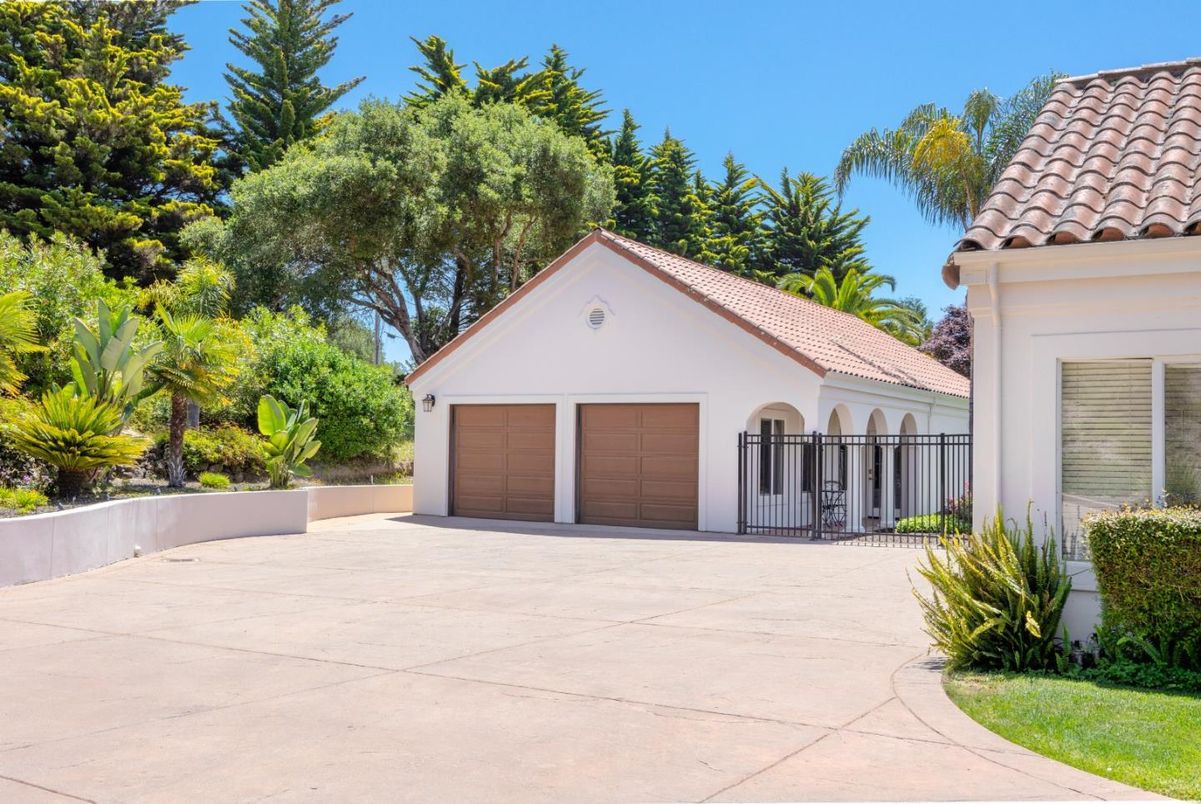 Detached Garage, Exterior