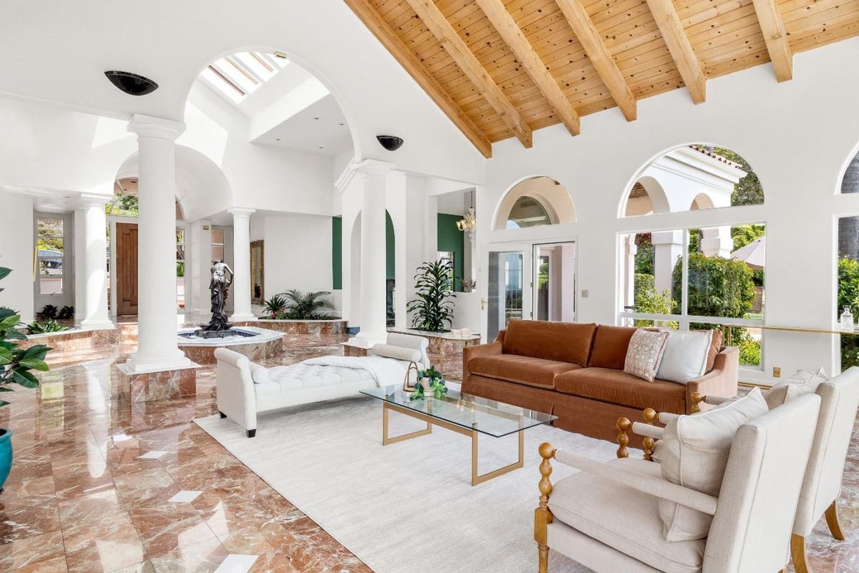 Interior, Living room, Recessed Lighting, Wooden Beams, Wooden Ceilings