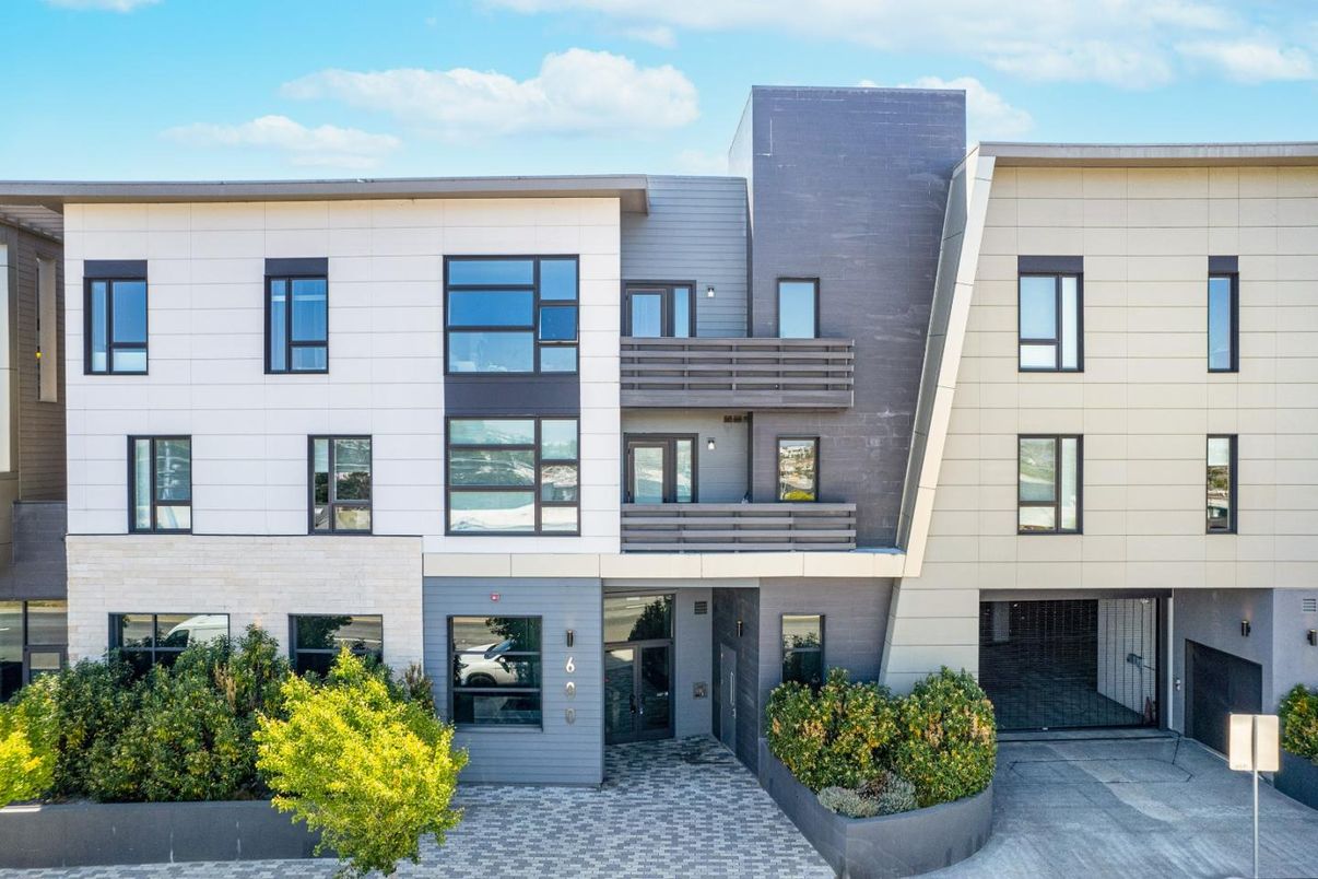 Exterior, Facade, Modern