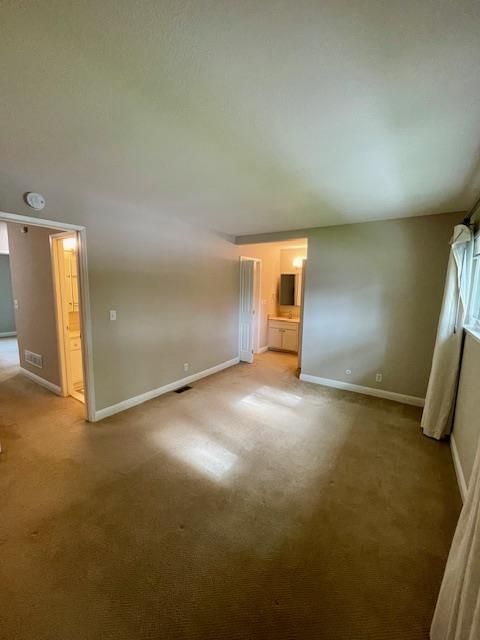Empty room, Interior