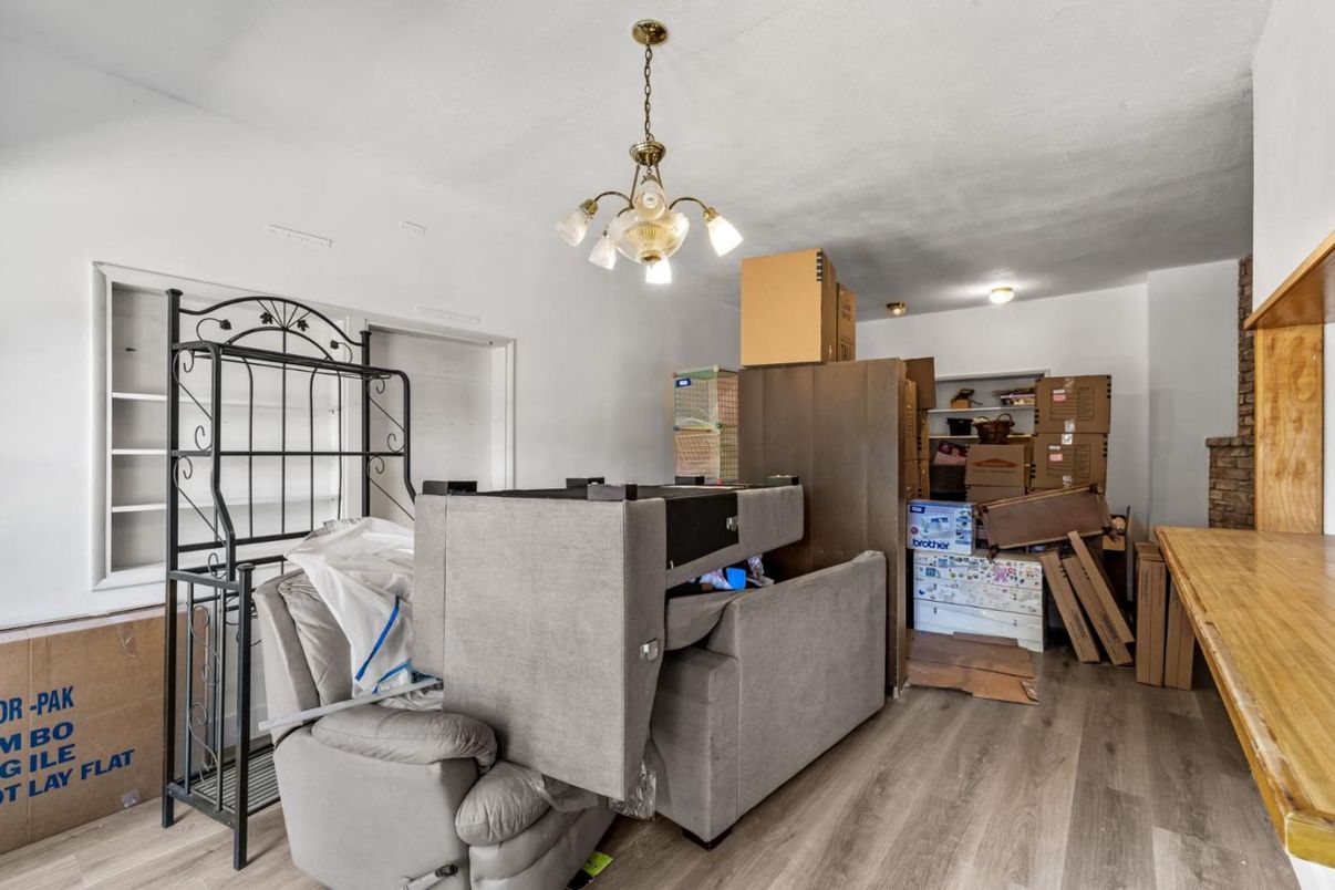 Interior, Pendant Lights, Wood Texture Flooring