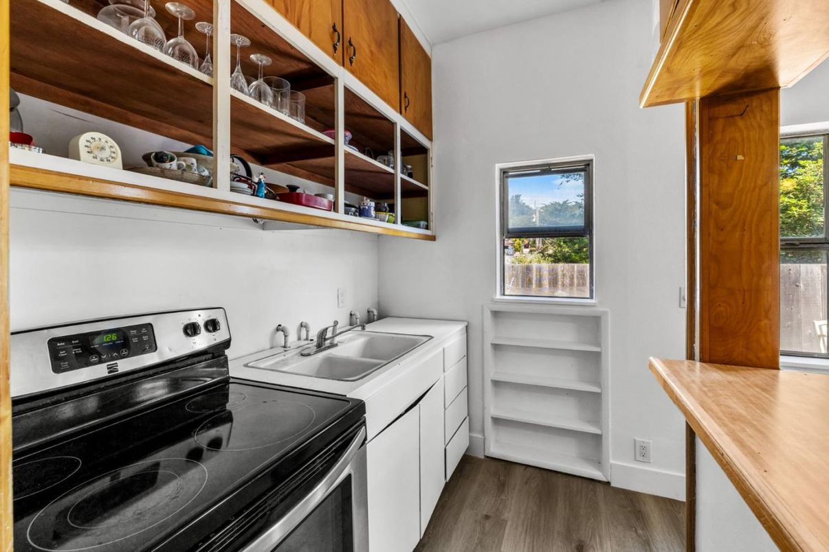 Interior, Kitchen, Washer, Wood Texture Flooring