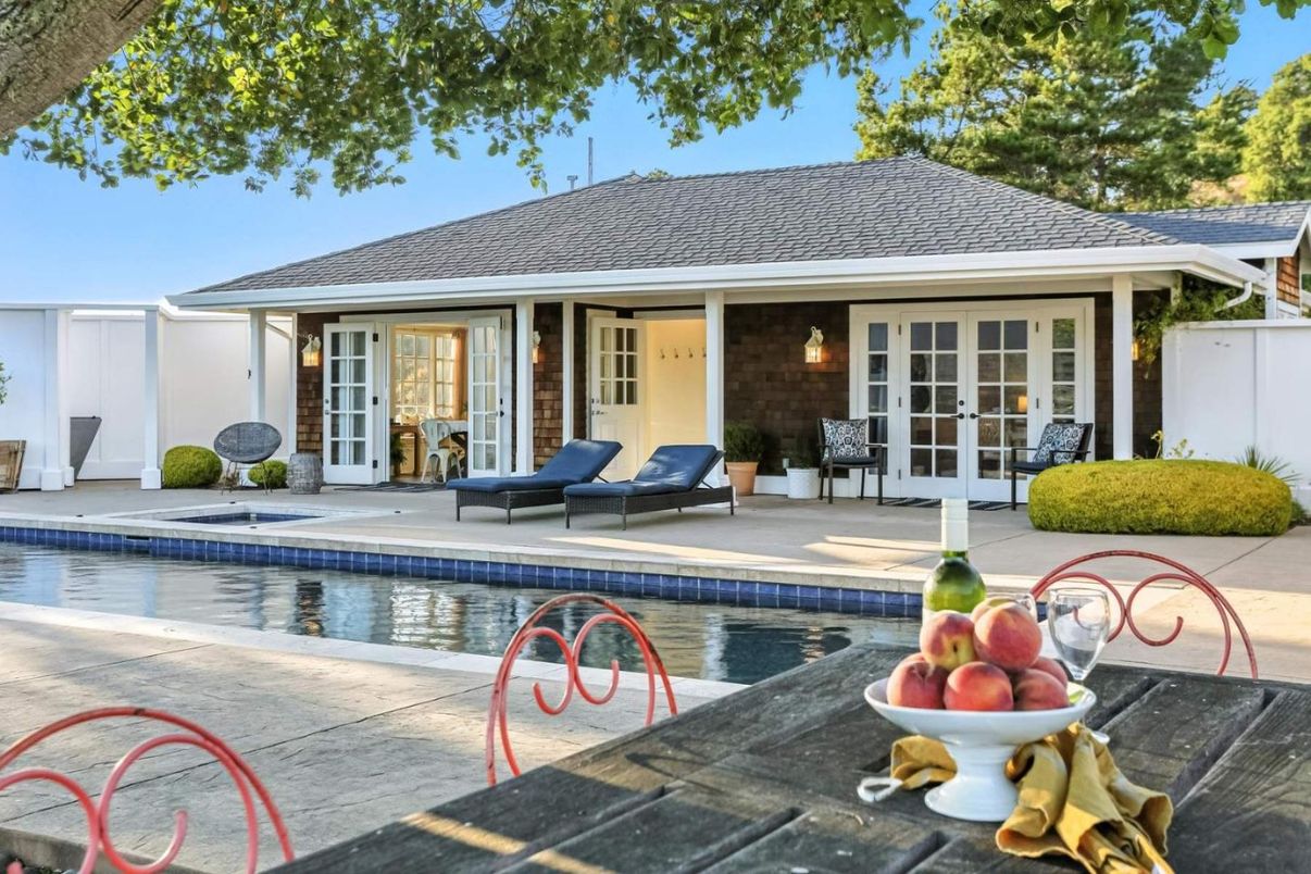 Exterior, Pool