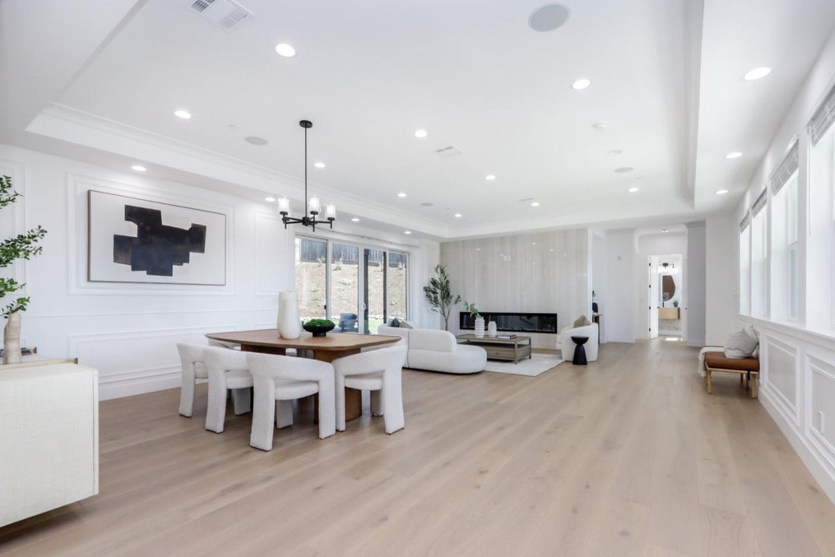 Dining room, Interior, Living room, Pendant Lights, Recessed Lighting, Wood Texture Flooring