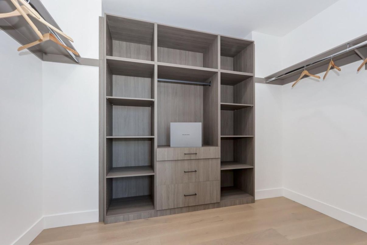Interior, Walk-in Closets, Wood Texture Flooring