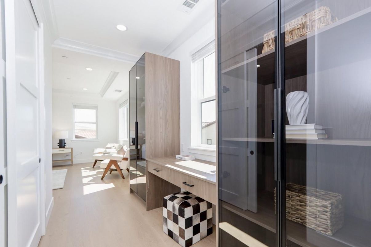 Interior, Recessed Lighting, Wood Texture Flooring