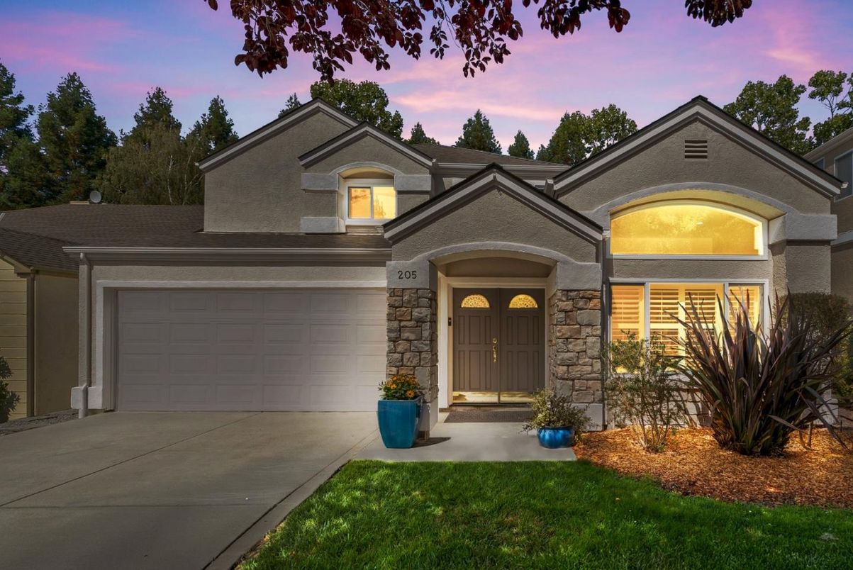 Attached, Exterior, Facade, Ranch