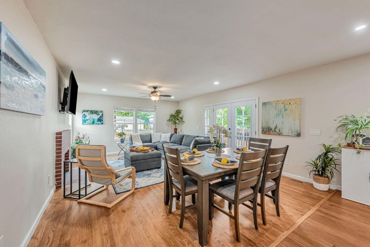 Dining room, Interior, Living room, Recessed Lighting, Wood Texture Flooring