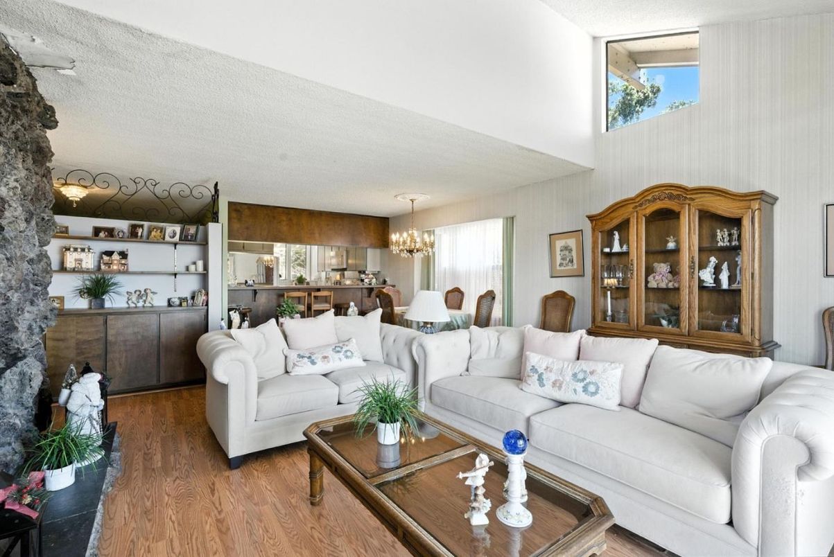 Chandelier, Dining room, Interior, Kitchen, Living room, Wood Texture Flooring